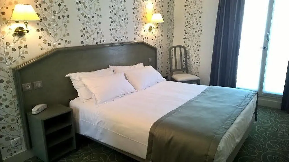 Отель Relais Du Pre Париж